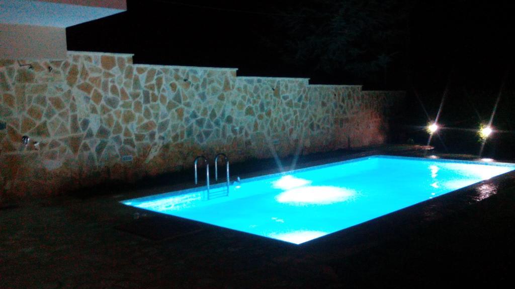 Apartment With Private Pool Kiáton Eksteriør billede